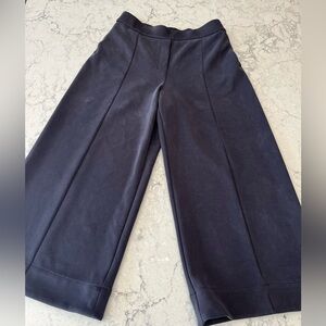 Lululemon Softstreme Culottes/cropped pants size 6 Black